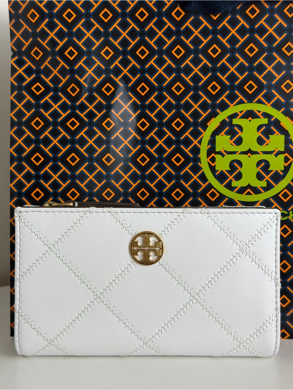 Tory Burch White Quilted Leather Zip Wallet with Gold Logo